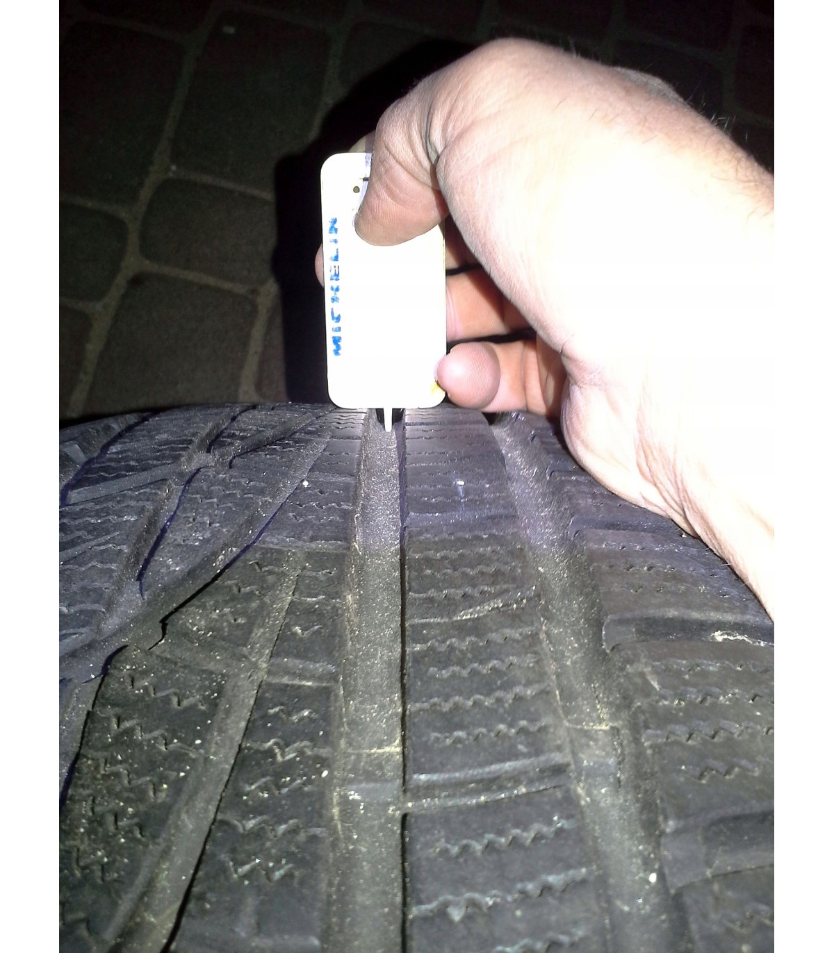 OPONY ZIMOWY HANKOOK WINTER ICEPT EVO SUV 215/65R16 2 szt 6mm jedna Gratis!